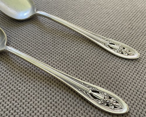 2 Teaspoons Wallace Silver Hollywood Silverplate Tea Spoon Floral Pierced 110577 - Picture 2 of 3