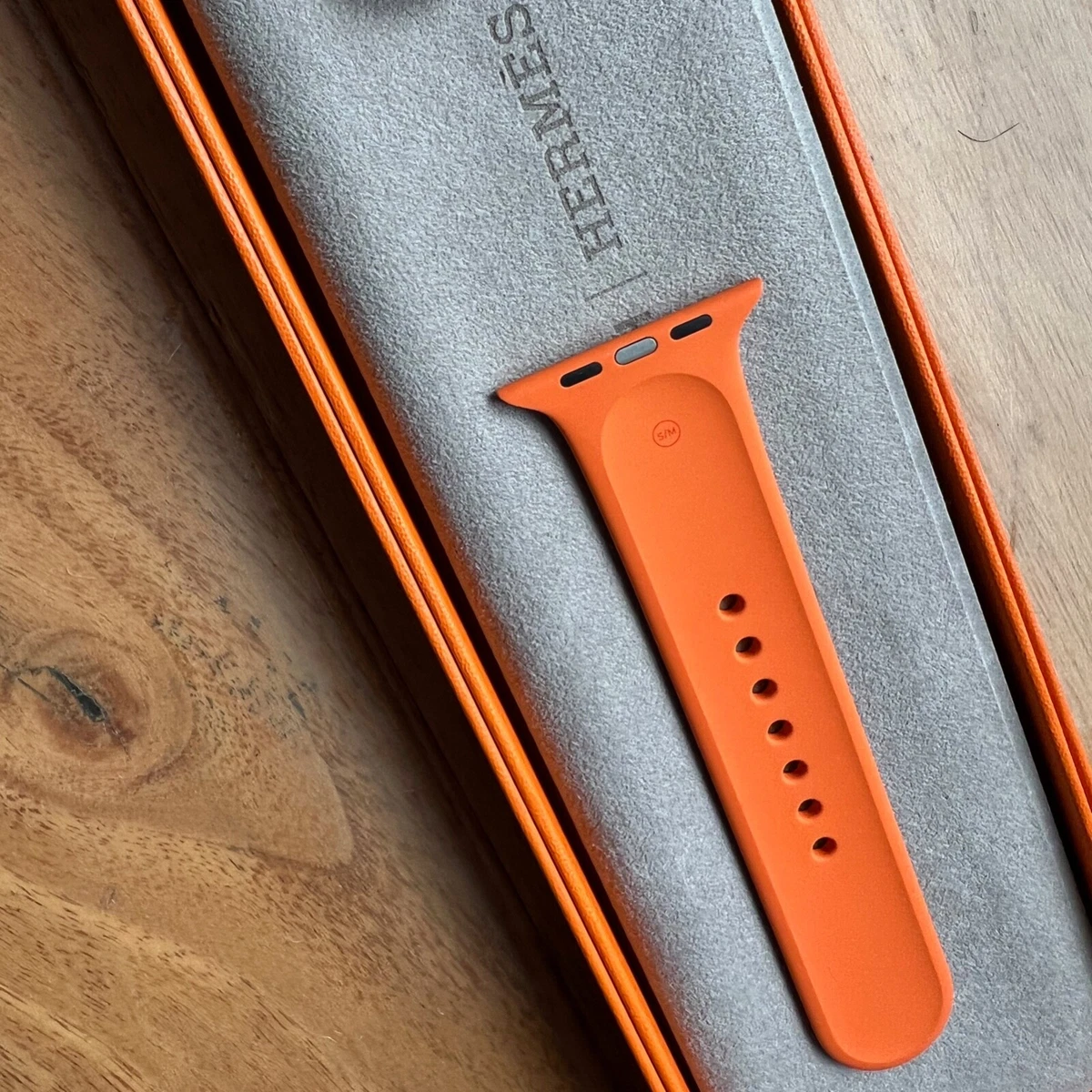 Hermes orange sport hotsell band apple watch