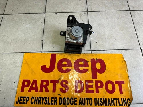2015 - 2017 JEEP RENEGADE ABS PUMP WITH MODULE 52062978 OEM 2.4 1.3