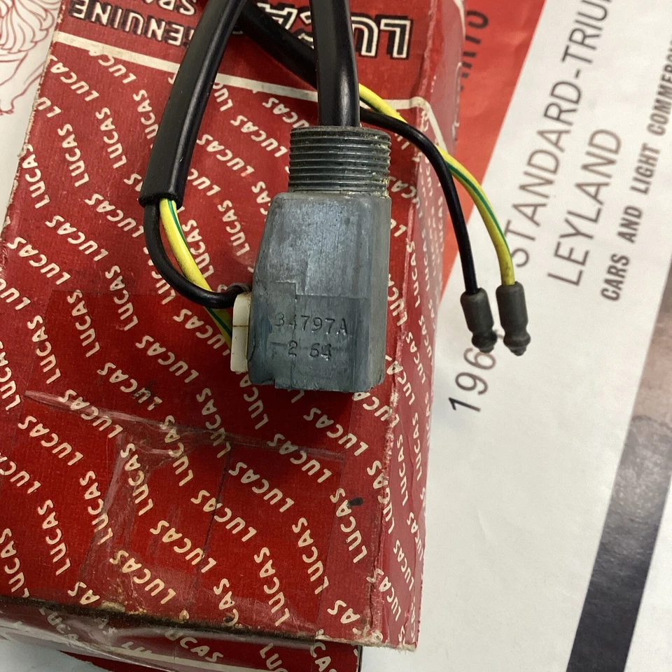 Interruptor de sobredrive Lucas Triumph Spitfire GT6 y Triumph Vitesse NOS para autos RHD Foto 3 de 4