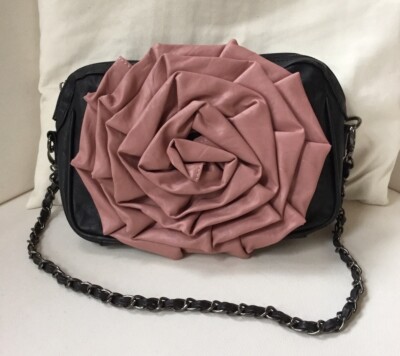 Max C. Asos Tasche Clutch Lederimitat Lederoptik Schwarz Rosa Blume Ketten