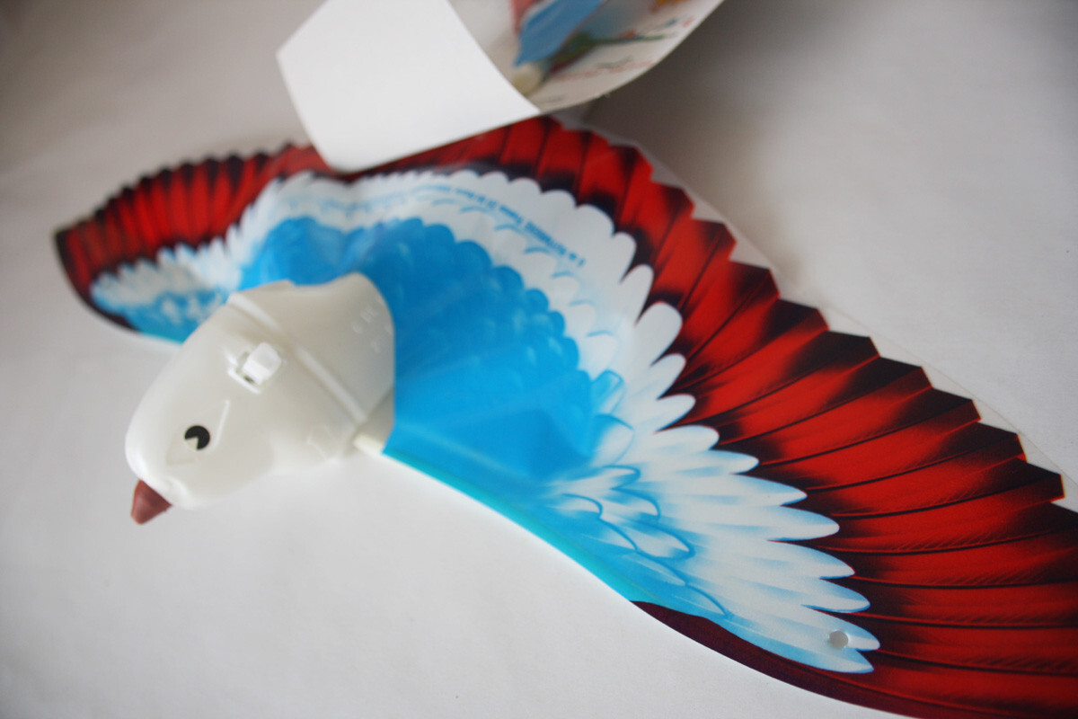 VINTAGE 1985 TIM BIRD FLAPPING WINGS BIRD RED RUYMBEKE