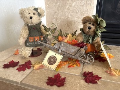 Boyds Bears TILLIE WEEDSALOT, WHEELBARROW & EDITH G. PUMPKIN PATCH Mint Fall  