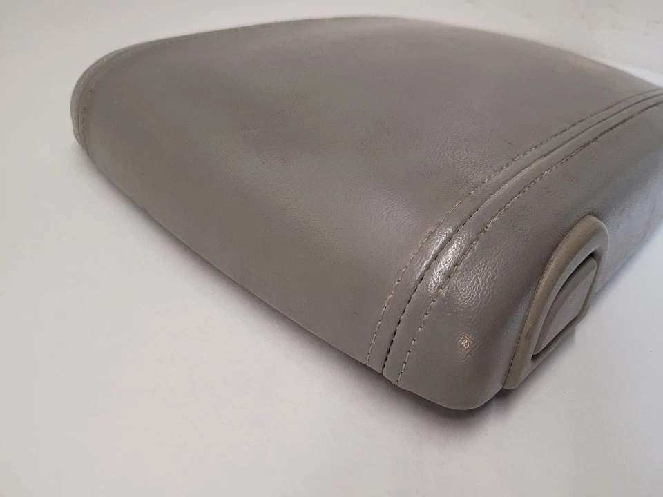 2003-2006 CHEVROLET SUBURBAN 1500 Front Floor Console Lid Gray 88986696    - Image 4 of 4