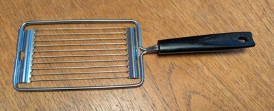 Vintage 1980 EKCO Tomatenschneider mit Wellenschliff Klingen schwarz Kunststoffgriff 11'' USA