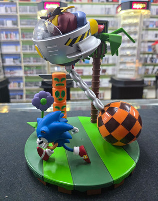 Numskull Sonic the Hedgehog & Dr. Eggman Green Hill Zone 3D Painted Figurine