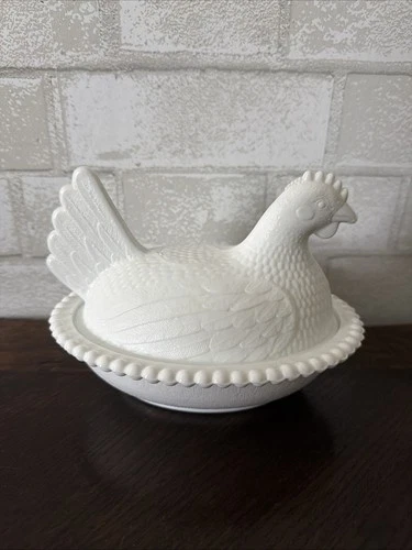 Vintage NOS Indiana Glass White Milk Glass Hen on Nest 7" Beaded Edge