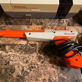 NES Nintendo System, 2 controllers, Zapper Gun, Power Supply, RF Switch & KARNOV