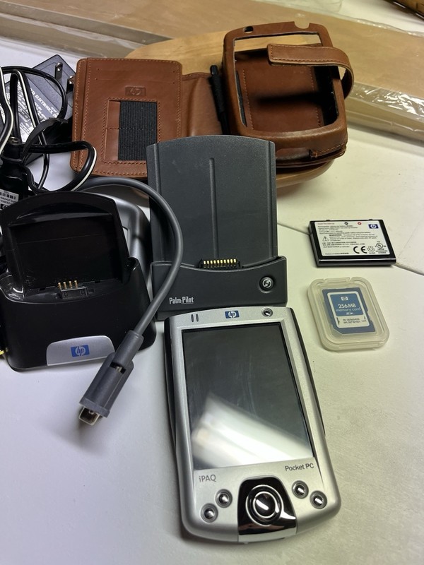 PDA Microsoft iPAQ H2200 Pocket PC w Cases & Chargers + Extra Battery & Memory