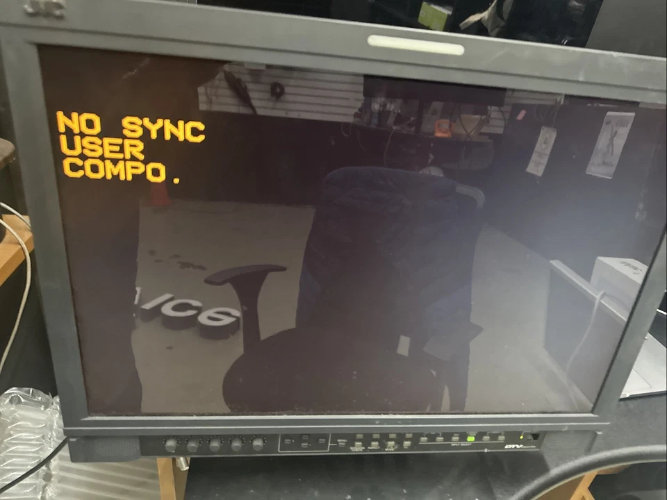 JVC DT-V20L1D Multiformat 20" LCD Broadcast Monitor (NTSC & PAL) - Image 2 of 3