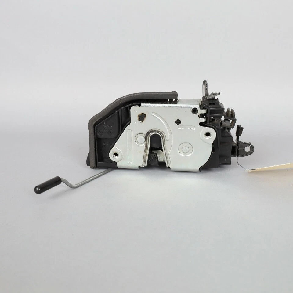 BMW 135i E88 2010 pestillo de puerta delantera derecho fabricante de equipos originales usado Foto 4 de 4