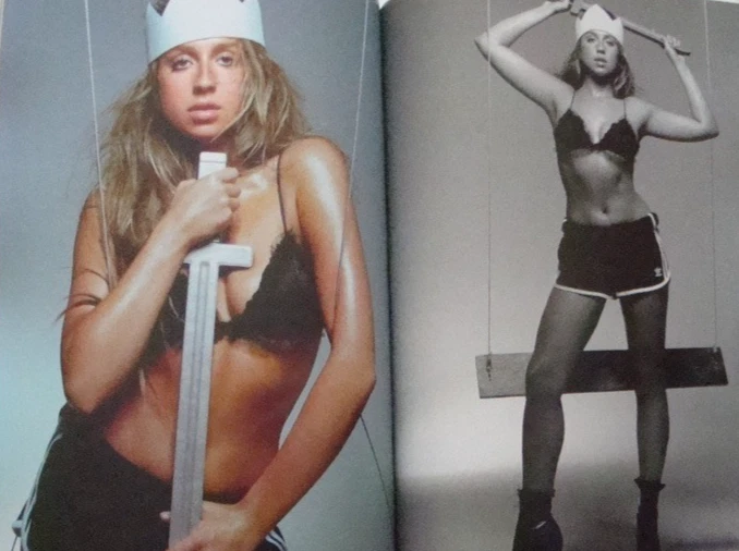 TATE MCRAE Perfect Issue 9 A/W 2025 New Last copy - Image 3 of 4