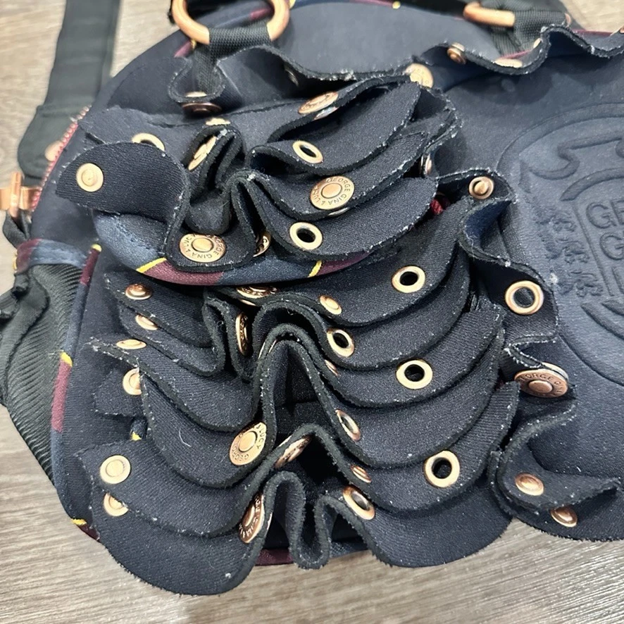 Bolso Cartera Pequeño George Gina & Lucy (GG&L) Negro Volantes Y2K Botón Cremallera Foto 3 de 4