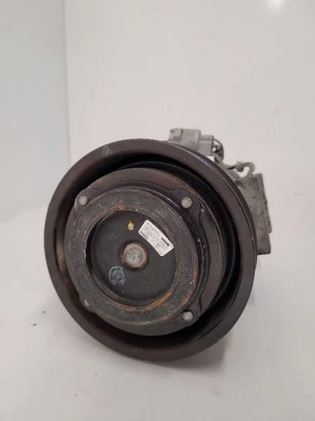 TOYOTA AVALON 2002-2004 AC Compressor 6 Cylinder 3.0L FWD AOD 8832007090 - Image 3 of 4