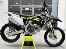 2025 Triumph TF 250-X Jet Black/Pure White 