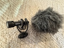 Rode VideoMic Me-L Cardioid Mic for iPhone iOS, lightning, dead cat windscreen