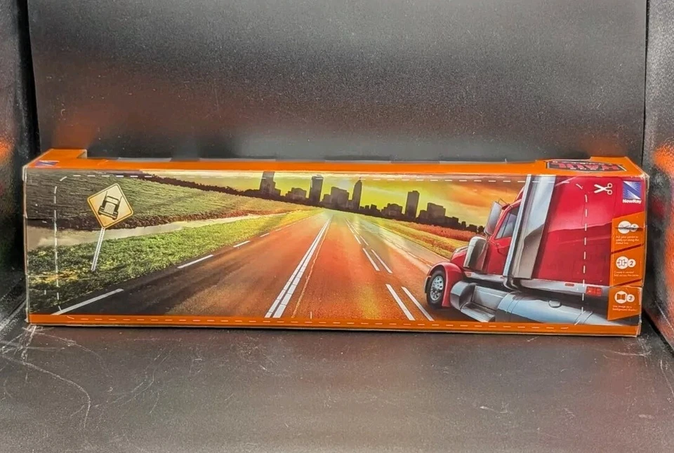 New-Ray 1:43 Long Haul Trucker - International Lonestar (Plain White) - Image 3 of 4