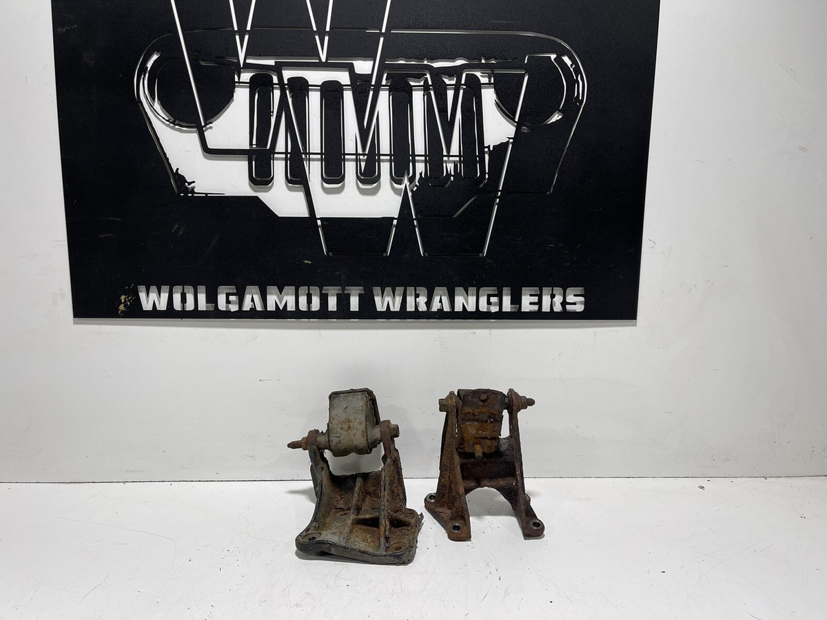 Jeep Wrangler YJ 92-95 4cyl Passenger Engine Motor Mount Bracket