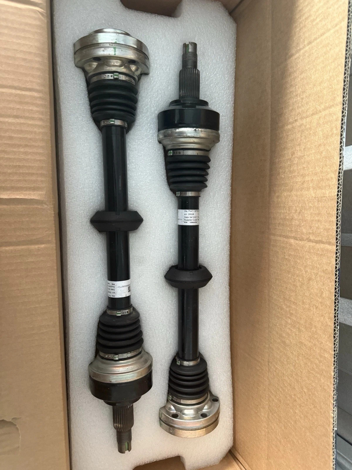 2022-2024 Maserati MC20 M240 Left & Right Axle Shaft Kit 673015581 OEM 1665