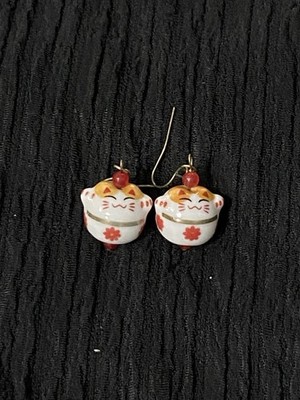 Kawaii Maneki Neko Lucky Cat Dangle Earrings   Red Flower Charm Jewelry 