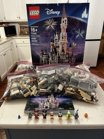 71040 LEGO Disney World Cinderella Castle mostly Complete w/All Minifigs Retired