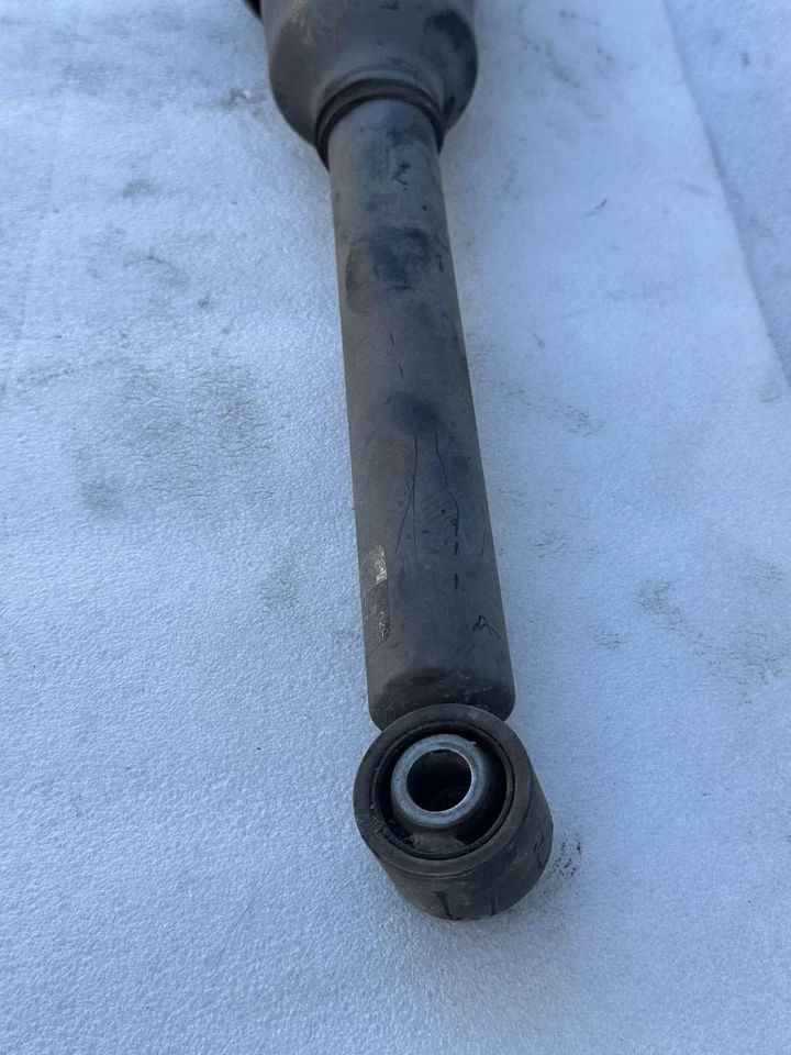 2010 LEXUS LS460 AMORTECEDOR DE SUSPENSÃO TRASEIRO ESQUERDO COM SENSOR RWD SPORT 48090-50260 - Imagem 3 de 4