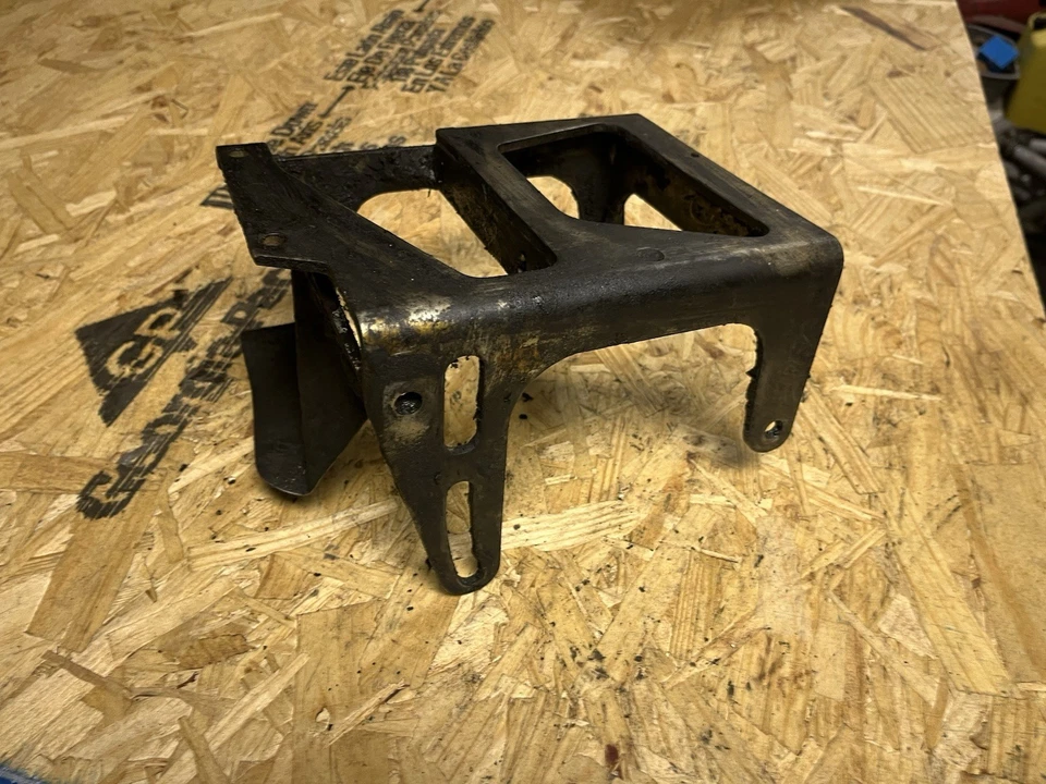 SOPORTE DE SOPORTE BOMBA COMPRESOR AIRE ACONDICIONADO PORSCHE 928 1978-1979 OEM Foto 2 de 2