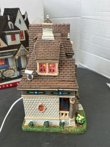 Lemax Coventry Cove Fleur de Lis Bed & Breakfast Lighted House Christmas Village - Picture 5 of 8