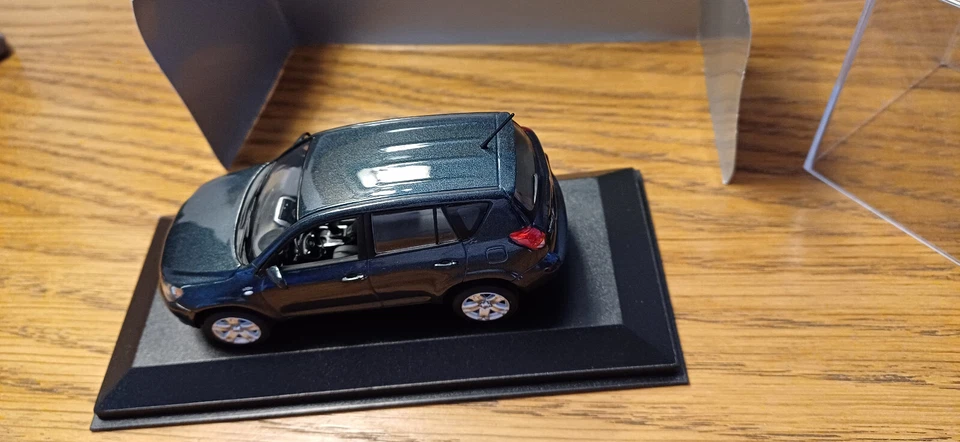 Toyota  RAV4 2006  1/43 minichamps 1/43 - miniature grise anthracite - rare - Photo 4/4