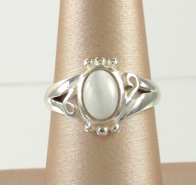 .925 Sterling Silver White Cat's Eye Ring Oval Cabochon Swirl Split Shank 6.25