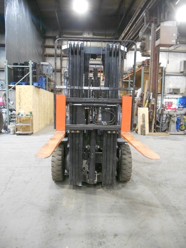 2019 Toyota 8FGU25, 5,000#, 5000# Pneumatic Tired Forklift w/ 4 Stage Mast & SS - Picture 9 of 13