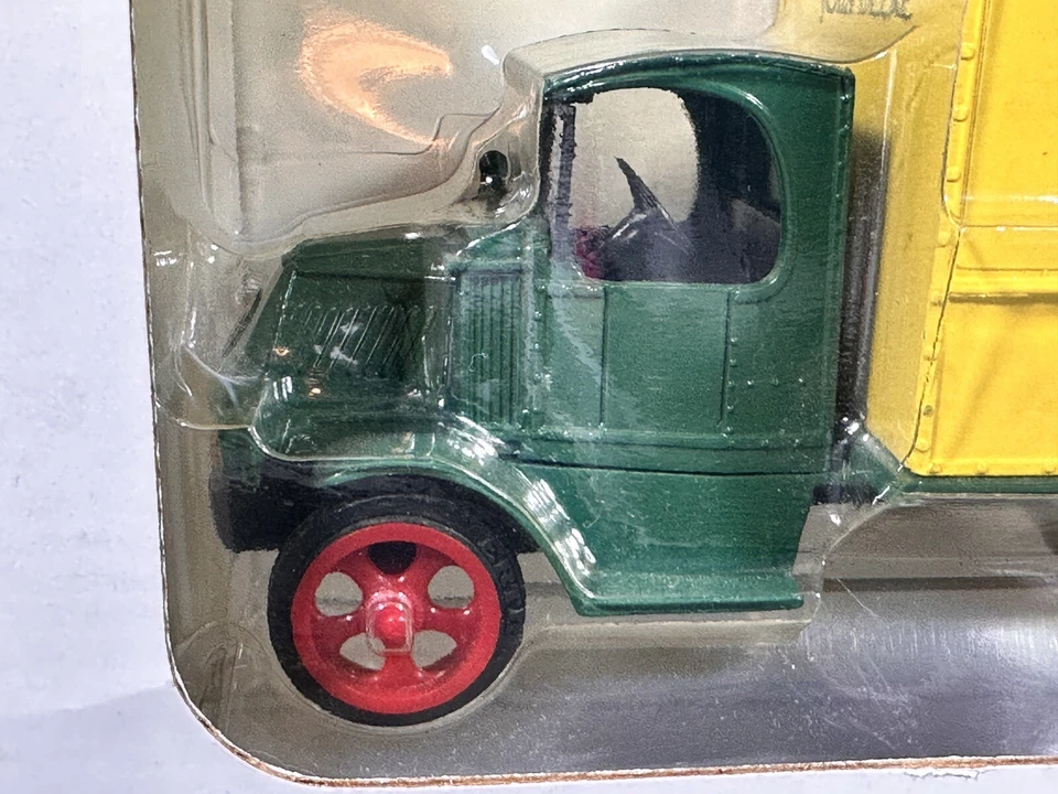 Banco de camión con panel de entrega Mack Bull Dog 1926 ERTL John Deere Implement Co Foto 4 de 4
