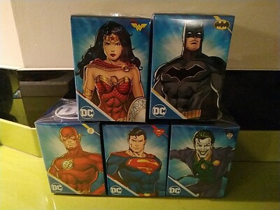 POSTEN VON FÜNF AUCHAN EXKLUSIVEN DC FIGUREN MIT LED LOGOS BATMAN JOKER WONDER WOMAN