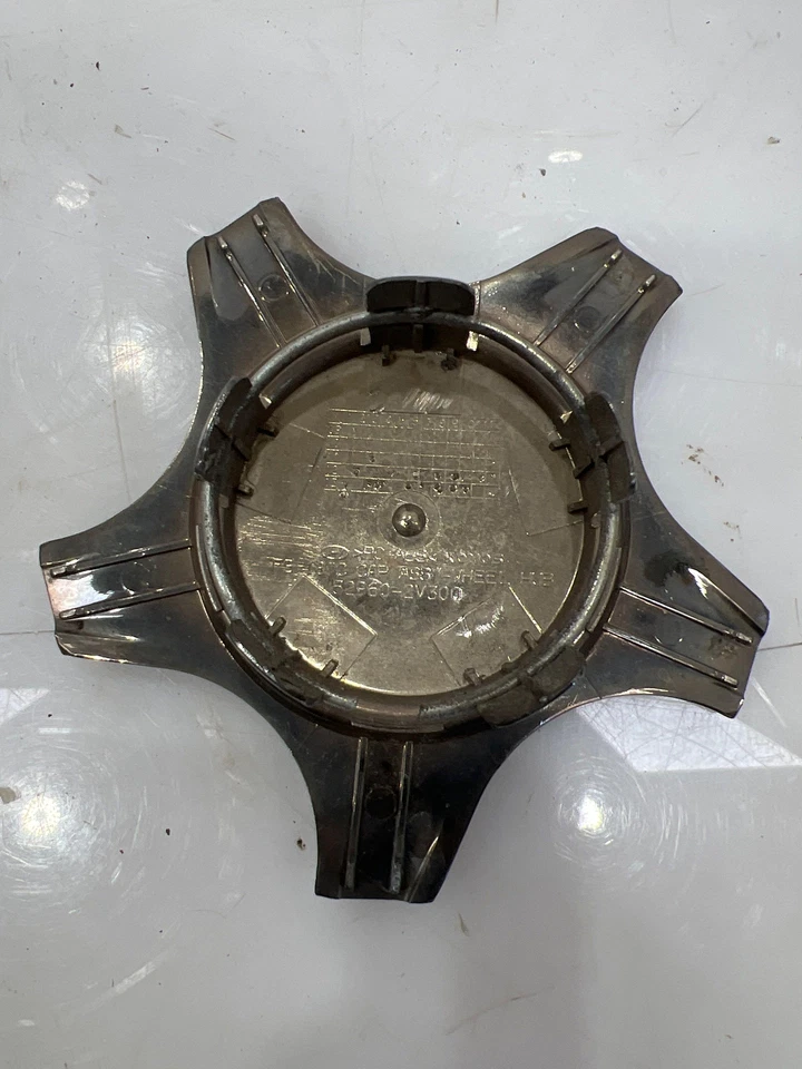 Tapa central de llantas de aleación Hyundai Veloster 2011-2014 OEM 52960-2V300 Foto 2 de 3