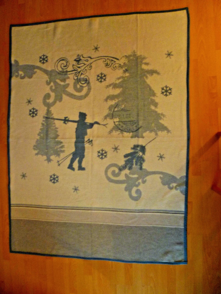 Schöne DORMIA Kuscheldecke Decke Kinderdecke Winterlandschaft  blau 145 x 200cm - Bild 4 von 4