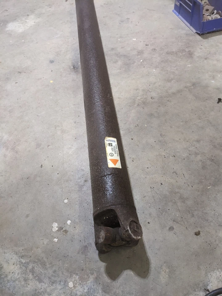 Eje de transmisión trasero Chevrolet/GMC K2500 1992-1999 Suburban 4L80E Foto 2 de 3