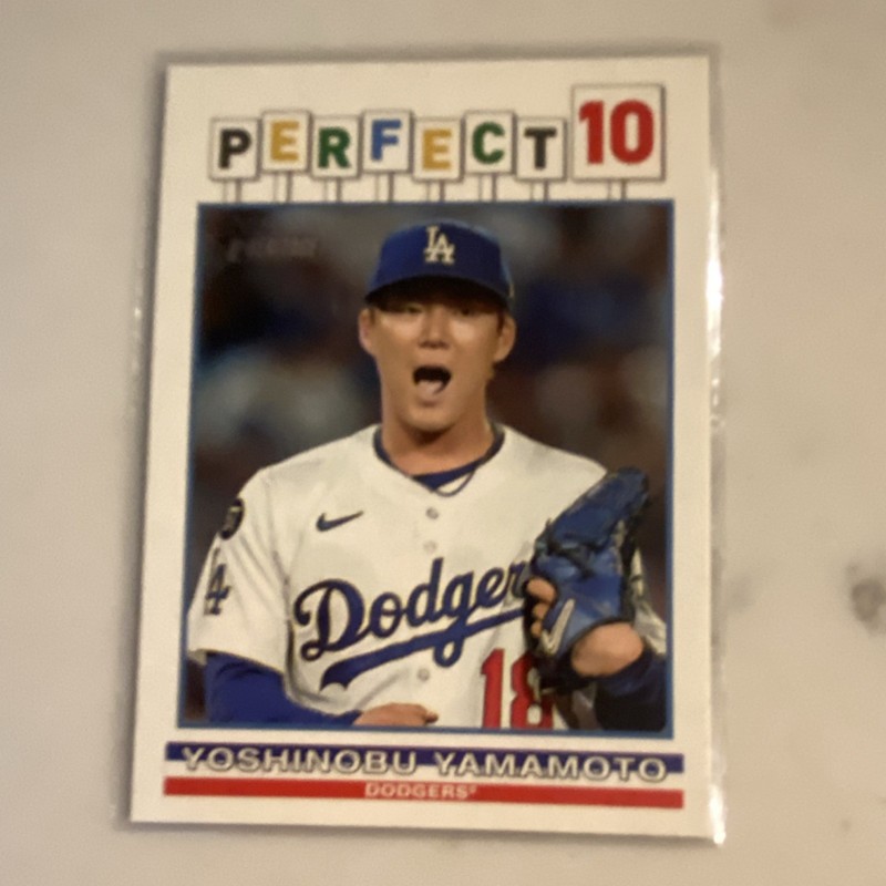 Topps Perfect 10's Insert Yoshinobu Yamamoto Los Angeles Dodgers Baseball Card