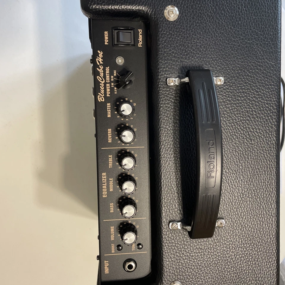 Combo amplificador Roland Blues Cube Hot 30 vatios 1x12" - rubio vintage Foto 2 de 4