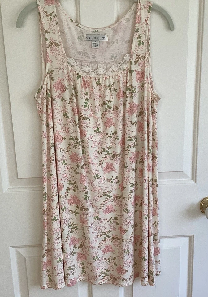 Conjunto de bata de camisón de colección rosa ciprés floral con volantes ver talla en descripción Foto 2 de 4