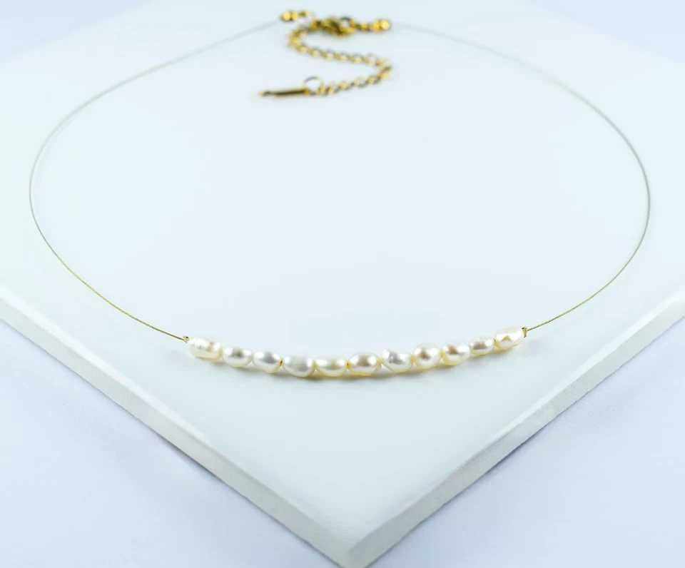 Collar Gargantilla Perla Agua Dulce: Diseño Ilusión Flotante, Extensor Chapado en Oro Foto 2 de 4