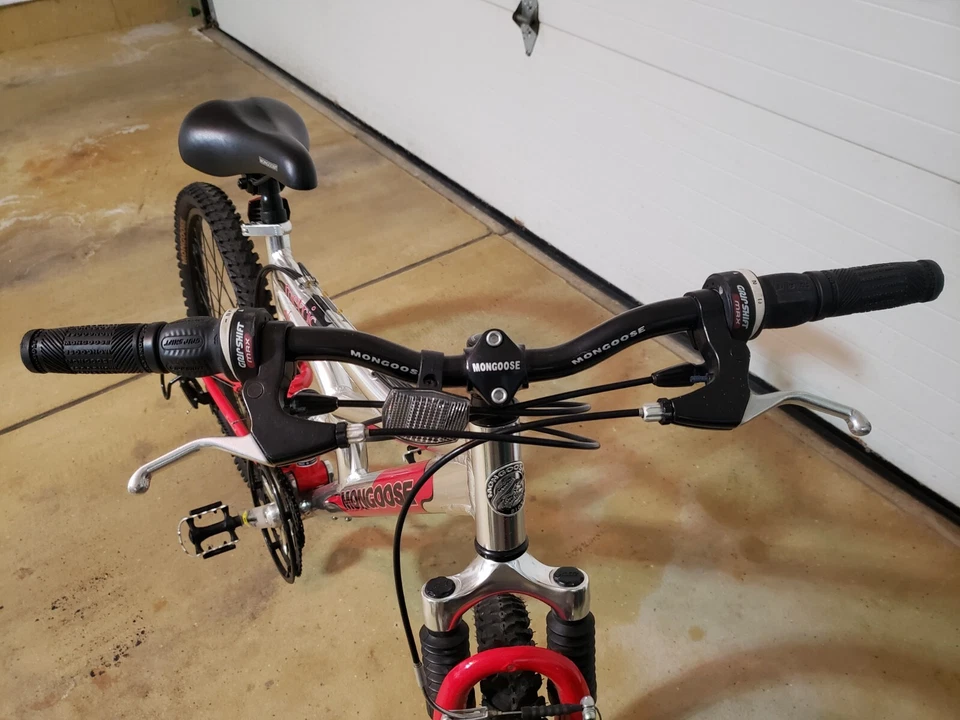 Bicicleta de Montaña Mongoose Metric Niños 21 Velocidades ¡Excelente Estado! Propietario original Foto 4 de 4