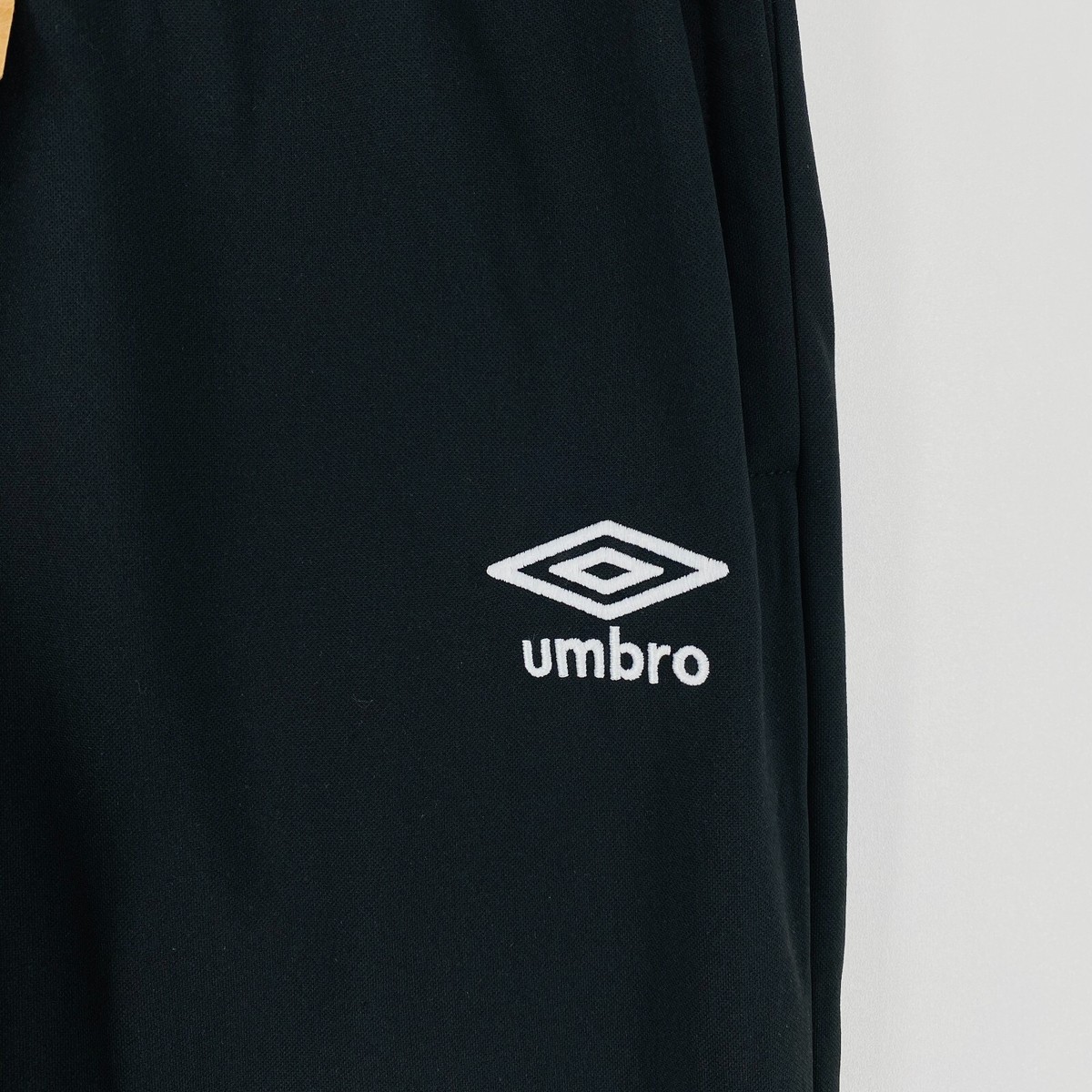 ★UMBRO★ Brotec Side Zipper Straight Pants Black UQ121SPT11 UMBRO Women Black Regular Fit Ankle Zip Sweatpants Trousers