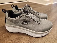 Skechers Men's Sz 10.5 Extra Wide Relaxed Fit:D'Lux Walker  232045WW GYBK