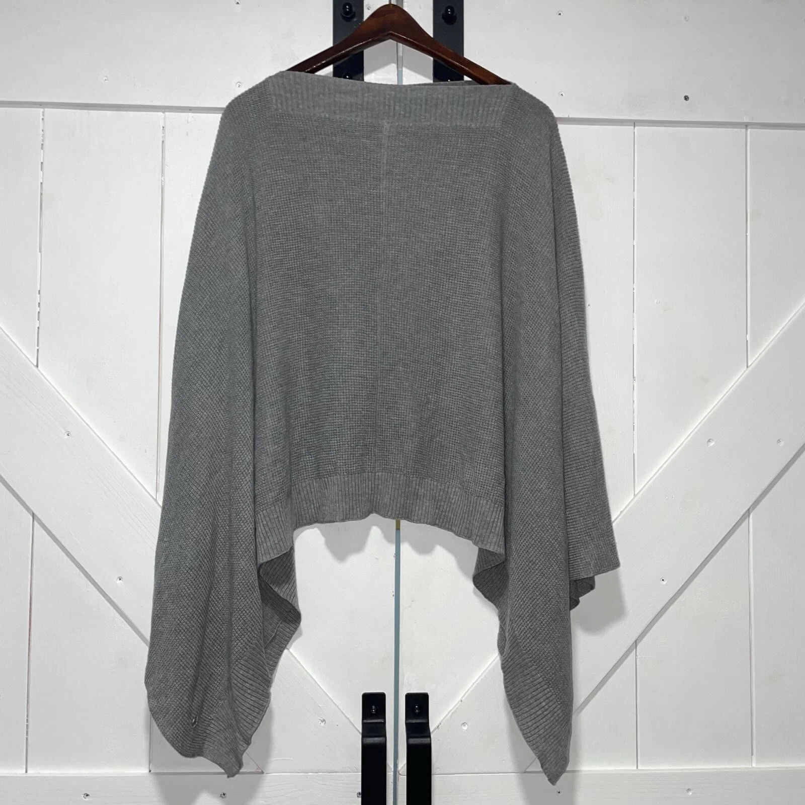 Lululemon Forward Flow Cape Poncho Sweater Top One Size Wrap Cashmere Blend Knit
Opens in a new wind