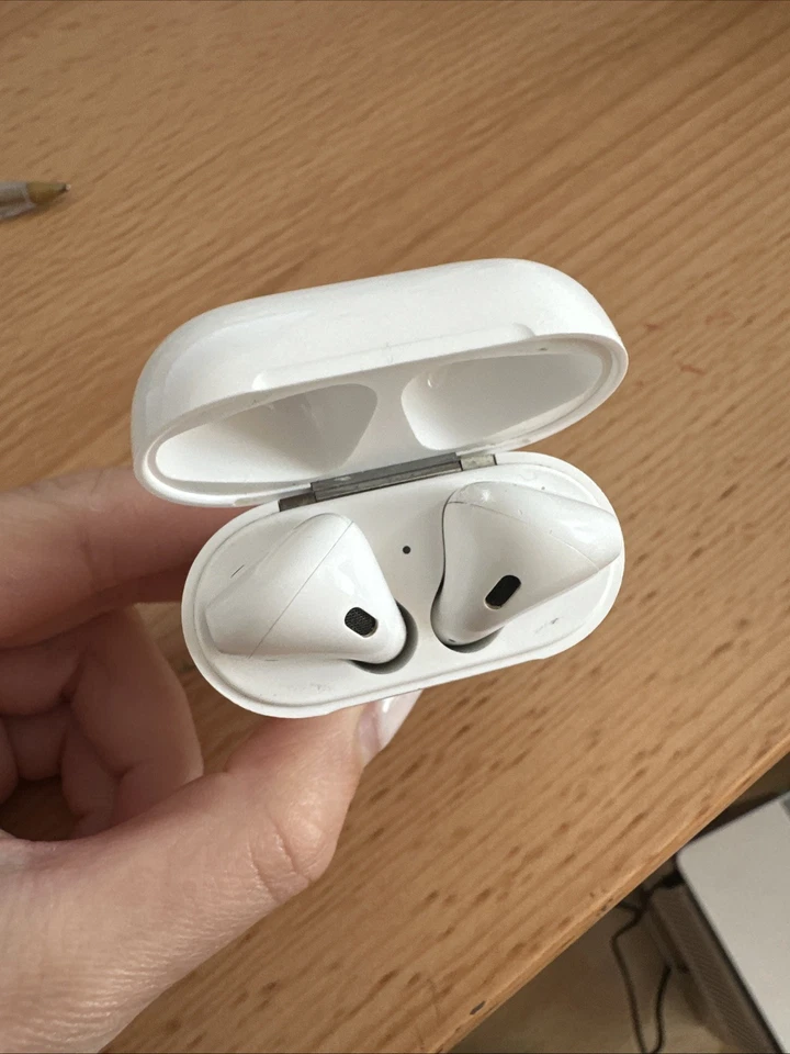 Apple AirPods (2nd generation), photo 3 of 5