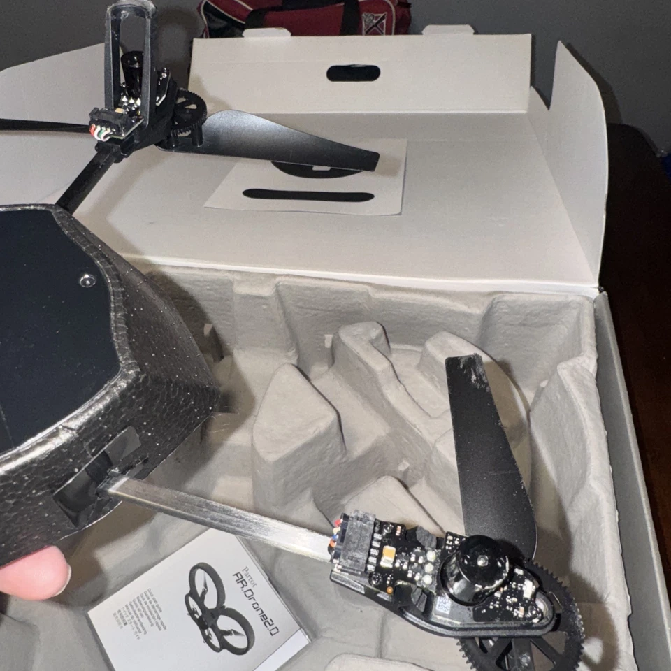 Parrot AR.Drone 2.0 OB - Drone for parts and repair - Image 3 of 4