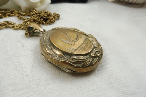 Large Antique Victorian Gilt Brass Locket Pendant Repousse Wheat Sheaf Border - Picture 7 of 17