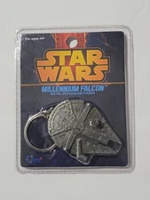 Quantum Mechanix 2014 STAR WARS Millennium Falcon Replica Keychain MINT NEW 