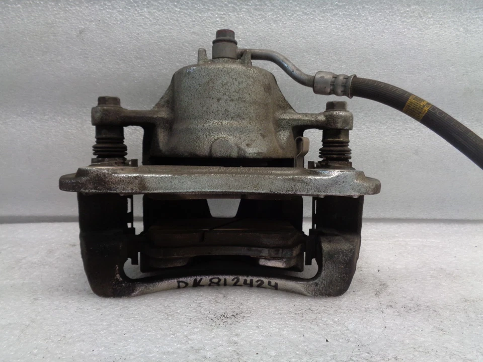Pinza de freno delantera derecha del lado del pasajero Hyundai Accent 2012-2017 OEM DK812424 Foto 4 de 4