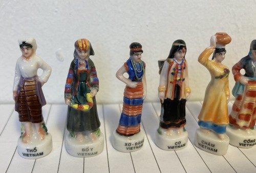 Vietnamese Figures Small Set Of 10. 4 cm. Fine Porcelain - Picture 2 of 5